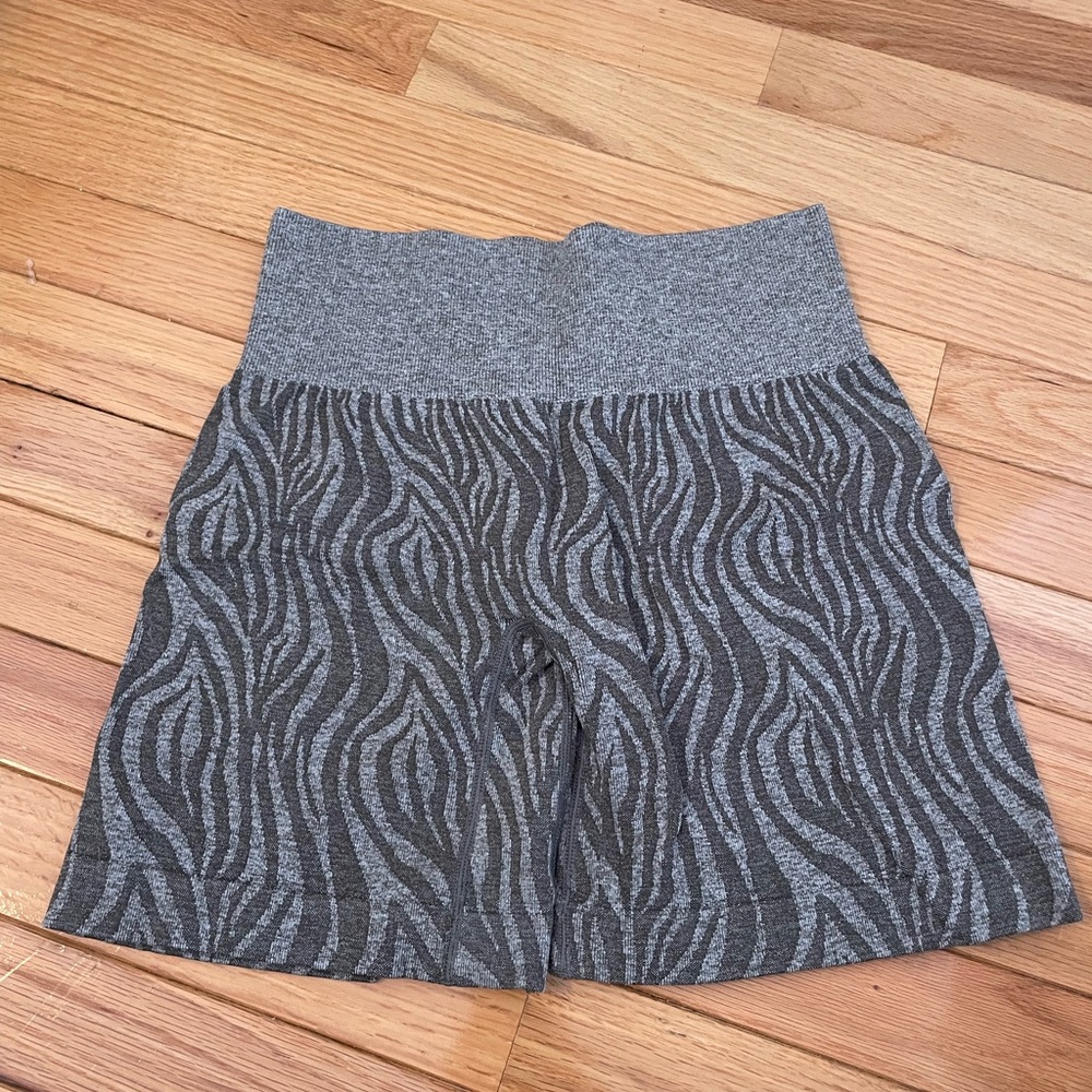 NVGTN Gray Patterned Bike Shorts